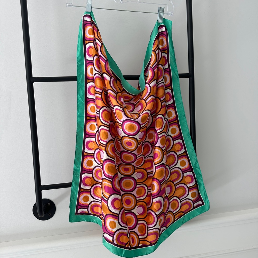 SATIN EFFECT PRINTED SCARF